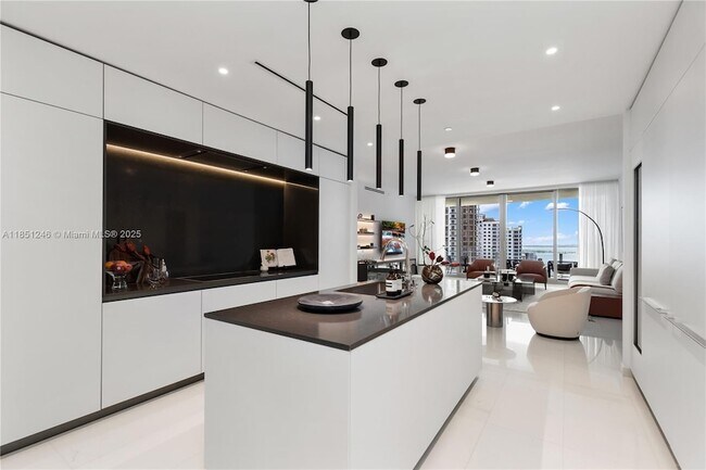 Building Photo - 300 Biscayne Blvd Way