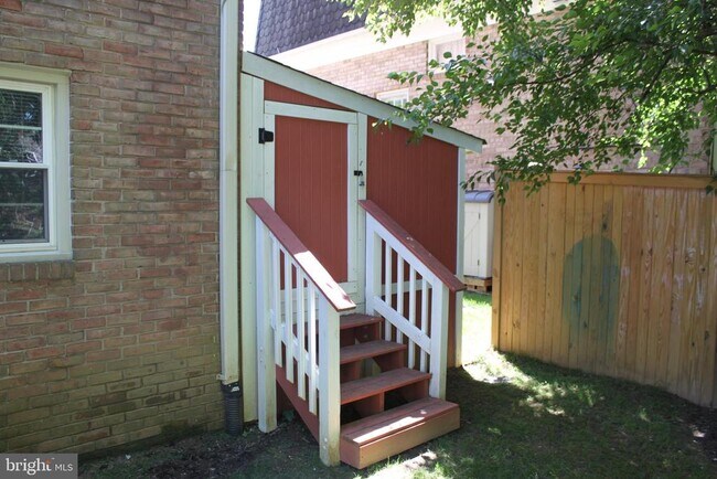 Building Photo - 1214 Colonial Rd
