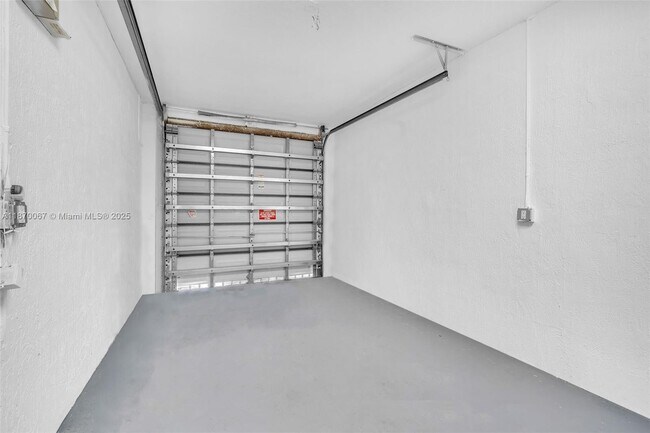 Building Photo - 2621 SW 18th St
