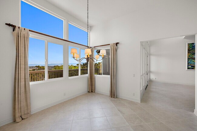 Building Photo - 31 Saint Tropez