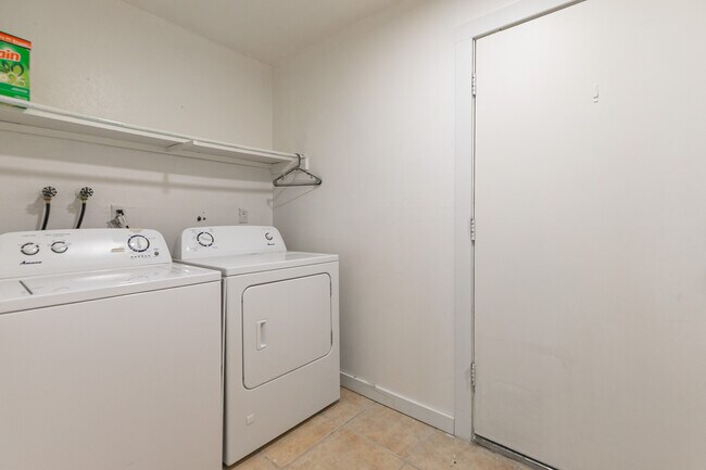 Building Photo - 1292 Aleutian Dr