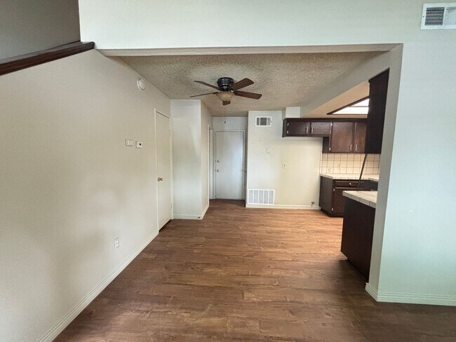 Building Photo - 43301 20th St W