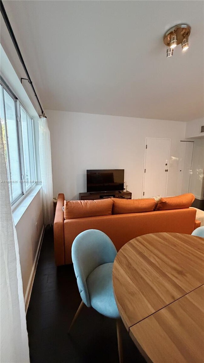 Building Photo - 551 Michigan Ave