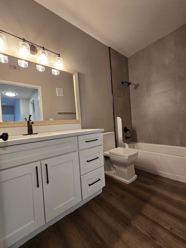 Building Photo - A Fabulous 2 Bedroom Condo with a Garage in the Heart of Summerlin!!!