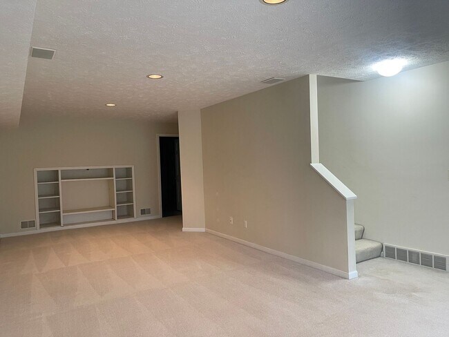 Building Photo - 4368 Pond Ridge Ct