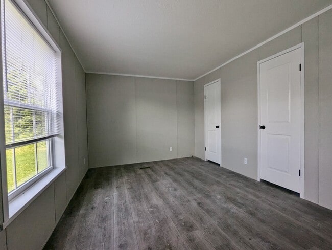 Building Photo - 3170 Orchard Lake Rd