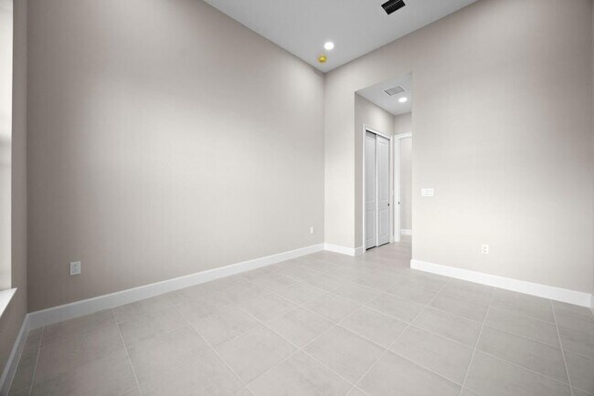 Building Photo - 5741 Beechnut Dr