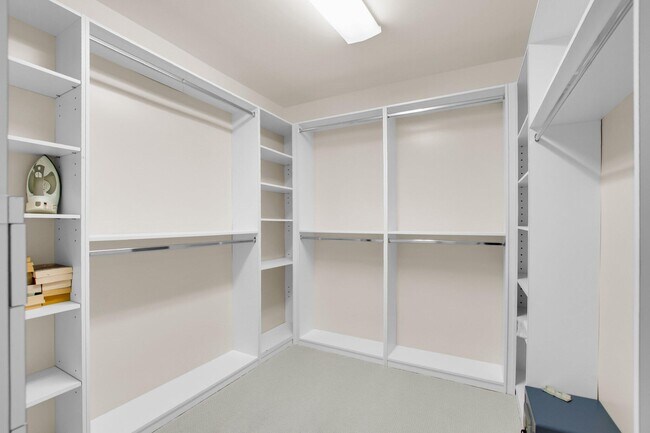 Building Photo - 1222 Hillsboro Mile