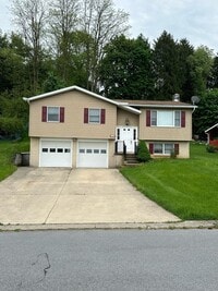 Building Photo - Three Bedroom House in Boalsburg Available for Mid-July