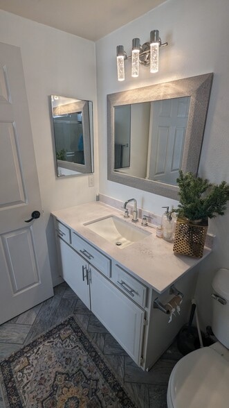 Building Photo - 1554 Plymouth Ln