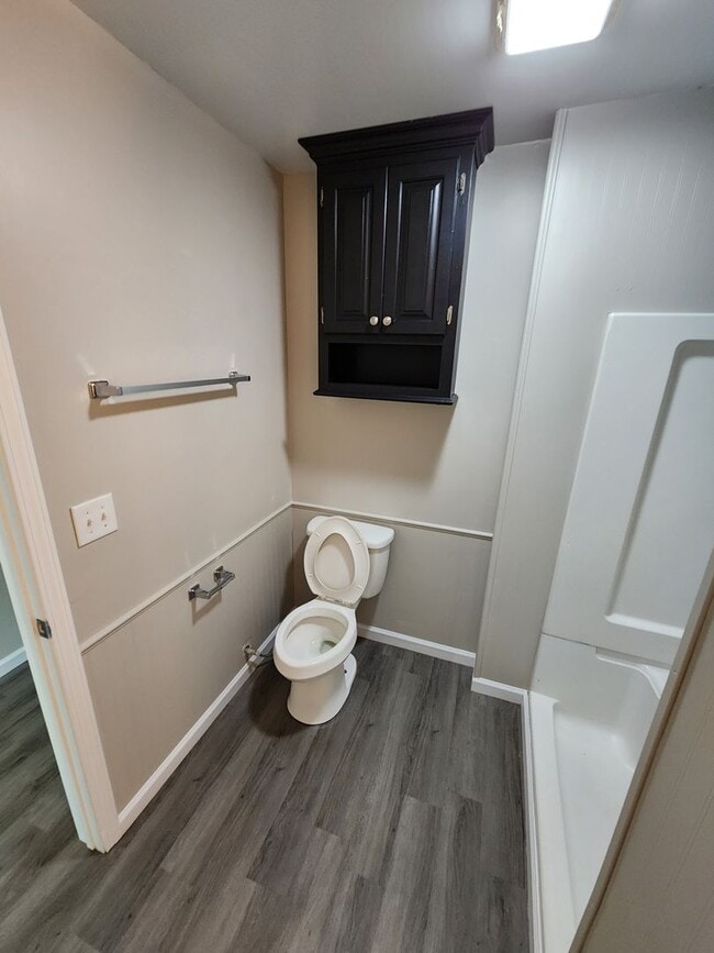 Building Photo - Spacious 3-Bedroom, 1-Bathroom Home AVAILA...