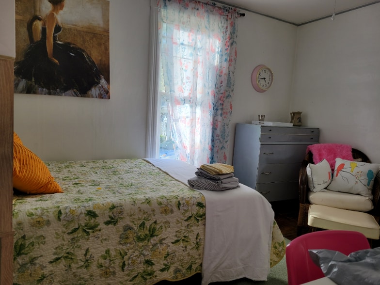 Building Photo - 58 W 6th St