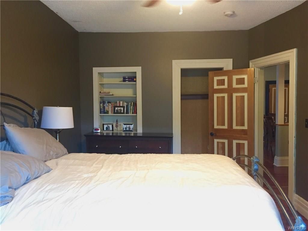 Building Photo - 496 W Ferry St