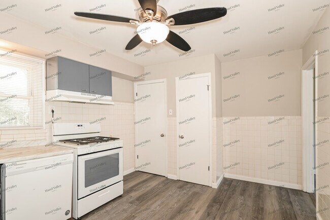 Building Photo - 245 St Regis Ln