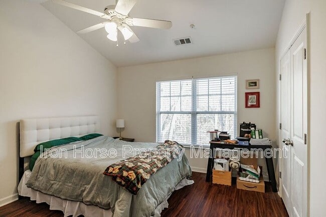 Building Photo - 1035 Barnett Shoals Rd