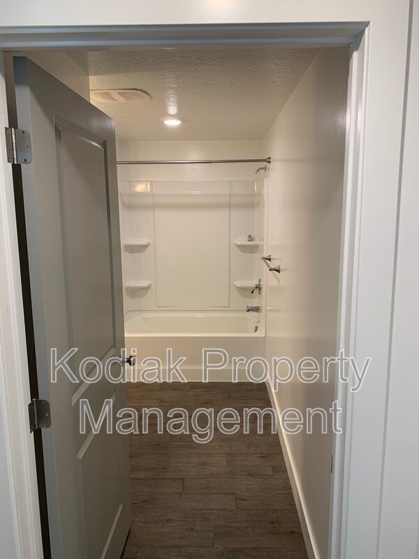 Building Photo - 875 S Depot St