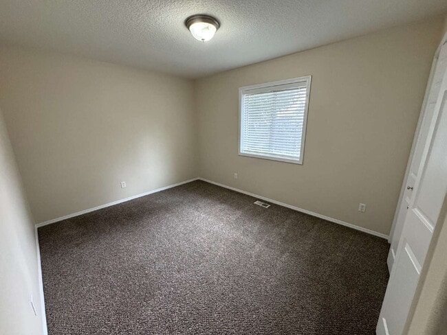 Building Photo - 1/2 OFF 3rd Month's Rent!!  Beautiful 4 Bedroom Clackamas Home