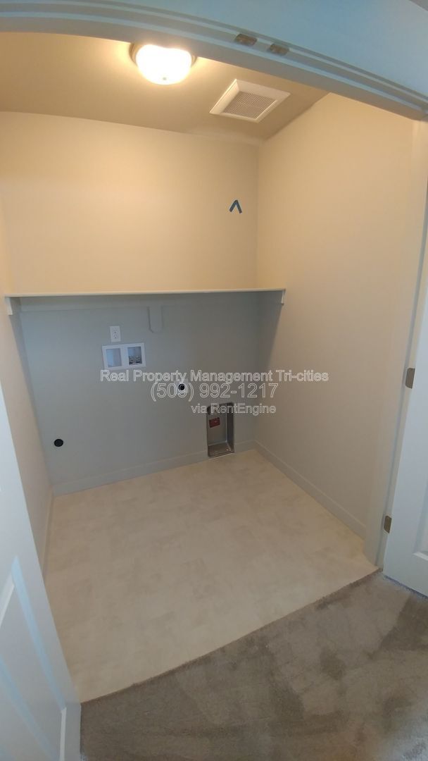 Building Photo - 5748 W Albany Pl