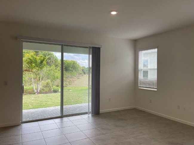 Building Photo - "Spacious 4-Bedroom Oasis with 3 Full Bath...