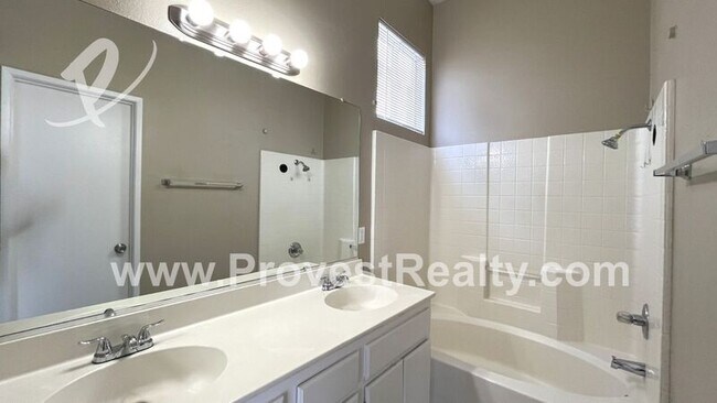 Building Photo - 9400 Nolina Dr