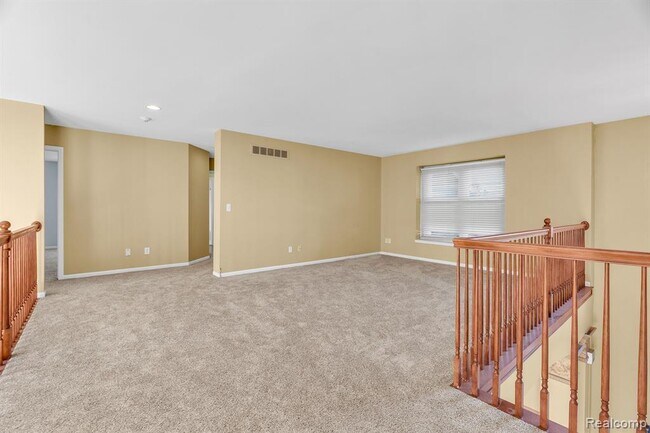 Building Photo - 6573 Poppleton Rd