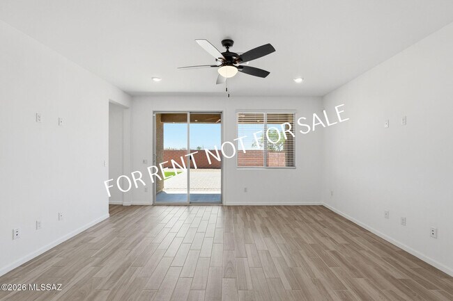 Building Photo - 13142 E Cembeline Ln