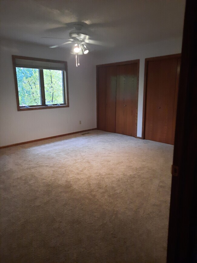 Building Photo - 613 N Broadway