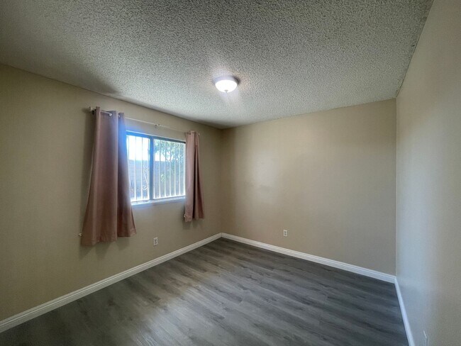 Building Photo - Victorville 4 Bedroom 2 Bathroom