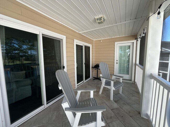 Building Photo - ONE MONTH FREE with a sixteen-month lease. Two Bedroom, Furnished Condo in Windsor Green in Carol...