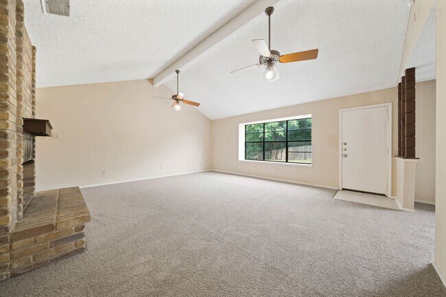 Building Photo - 13918 Tree Crossing St