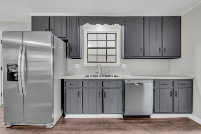 Building Photo - Renovated 4 Bedroom 2 Bath Home for Rent!!