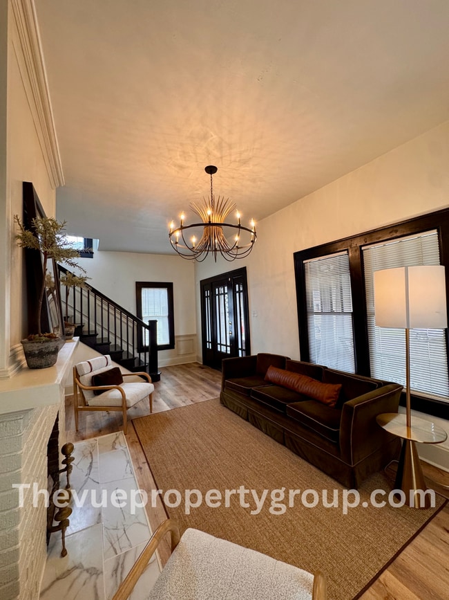 Building Photo - Completely remodeled 3 bedroom, brimming with charm & modern updates!