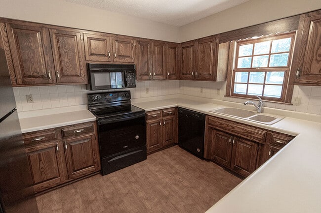 Building Photo - 306 W Briarwood Ln
