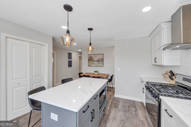 Building Photo - 155 Parkview Dr SE