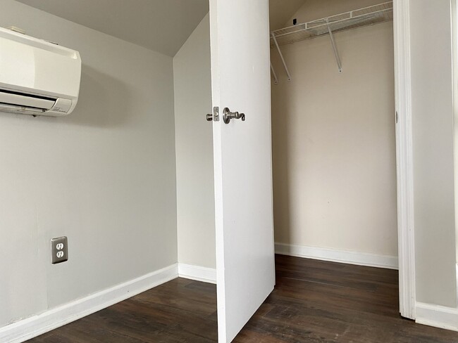 Building Photo - Bluffton Park Garage Apartment For Rent!