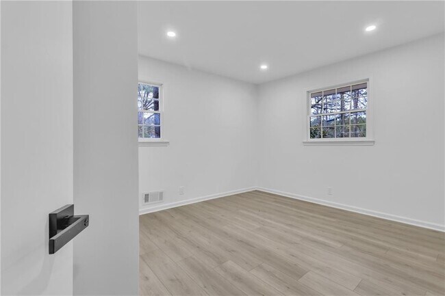 Building Photo - 3296 Columbia Woods Dr
