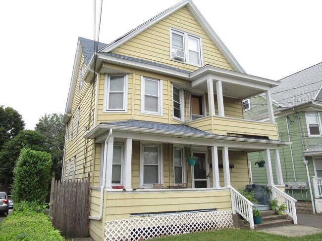 Building Photo - 783 Brewster St