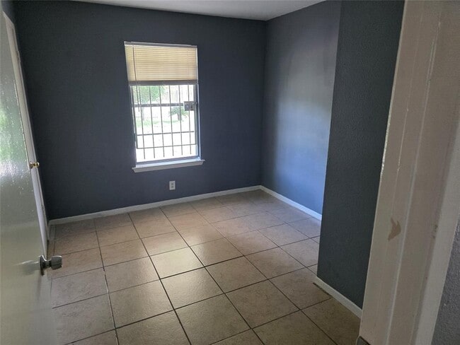Primary Photo - 3033 Berry Rd