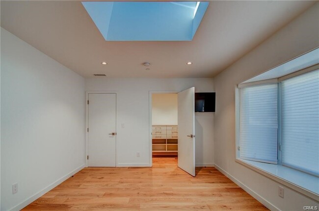 Building Photo - 2880 Chateau Way
