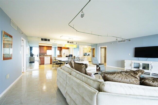 Building Photo - 2480 Presidential Way