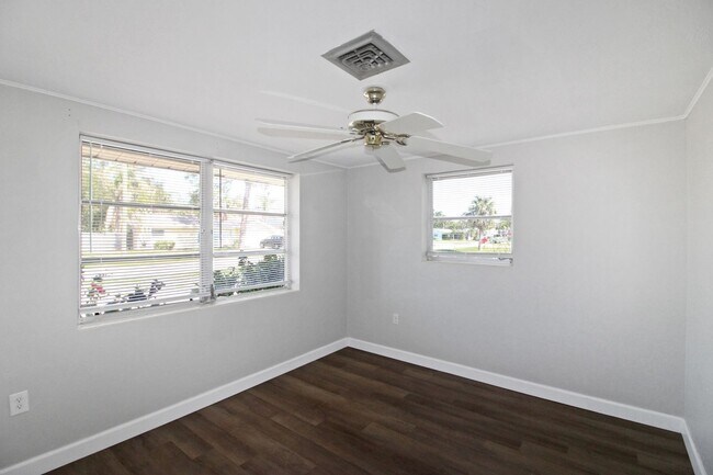 Building Photo - South Venice Annual Home for Rent