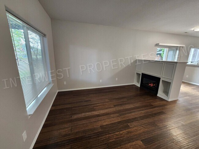 Building Photo - *1ST MONTH'S FREE RENT PROMO* Super Cute 3...