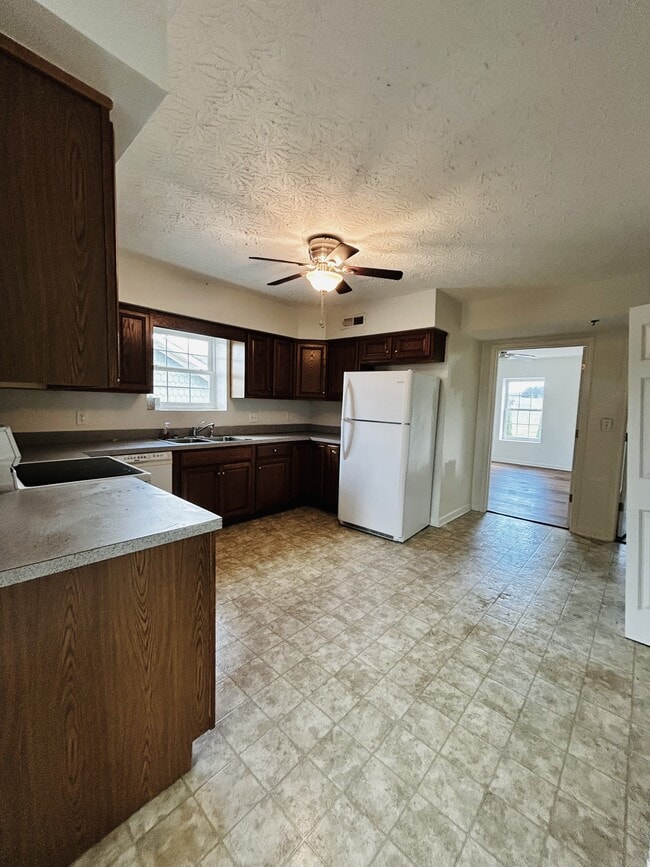 Building Photo - 24 Rosette Ln