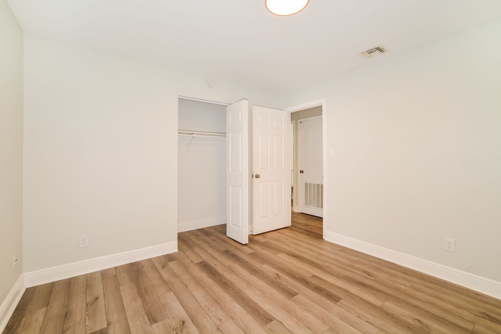 Building Photo - 6630 Westmont Dr