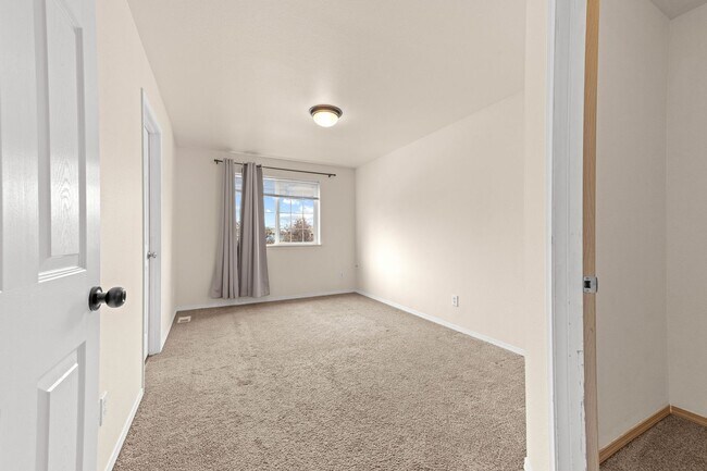 Building Photo - 16640 Rainier View Dr SE