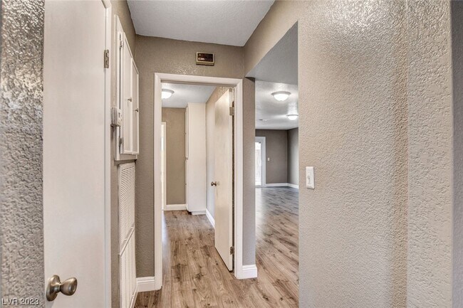 Building Photo - 4367 S Mojave Rd