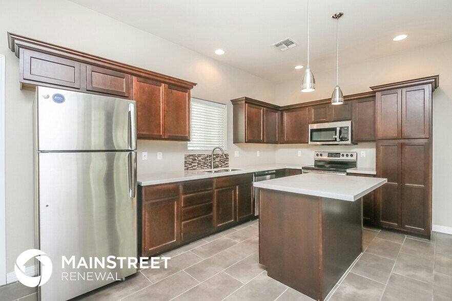 Building Photo - 2000 N 36th St