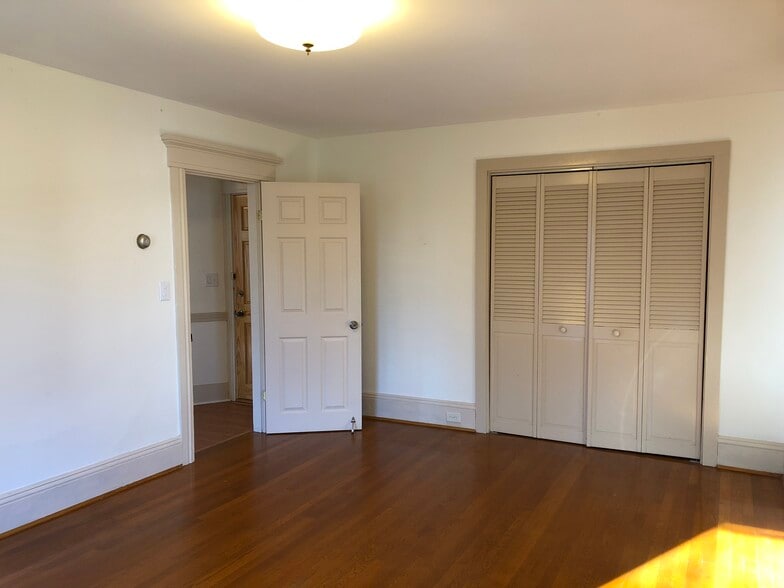 Building Photo - 250 Bartlett St