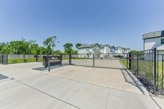 Building Photo - 13151 Perennial Spgs Dr
