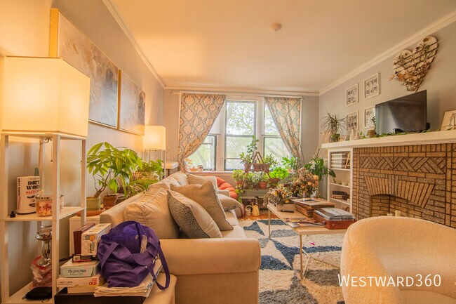Building Photo - 6038 N Hermitage-3